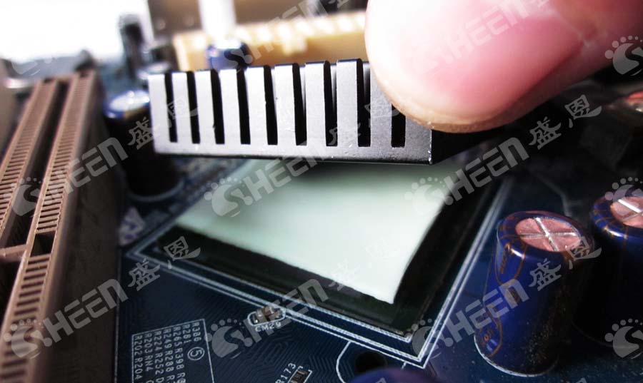 優(yōu)化AI數(shù)據(jù)中心熱管理：無硅導(dǎo)熱墊片的關(guān)鍵應(yīng)用